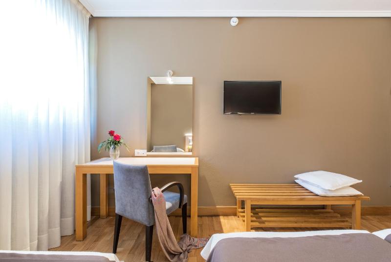 Double or Twin Room image 3