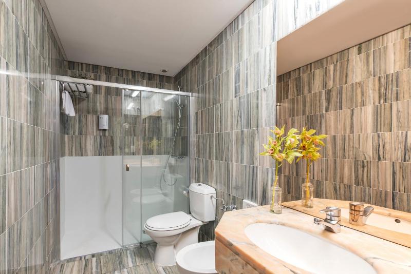 Basic Triple Room image 3