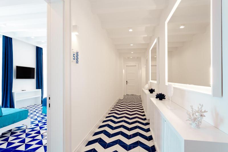 Maison Blu - Intimate GuestHouse - image 25