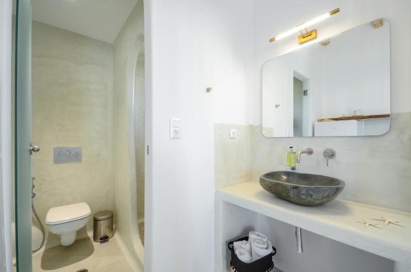 King Suite with Spa Bath image 2