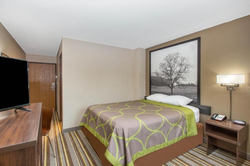 Queen Room - Non-Smoking image 3