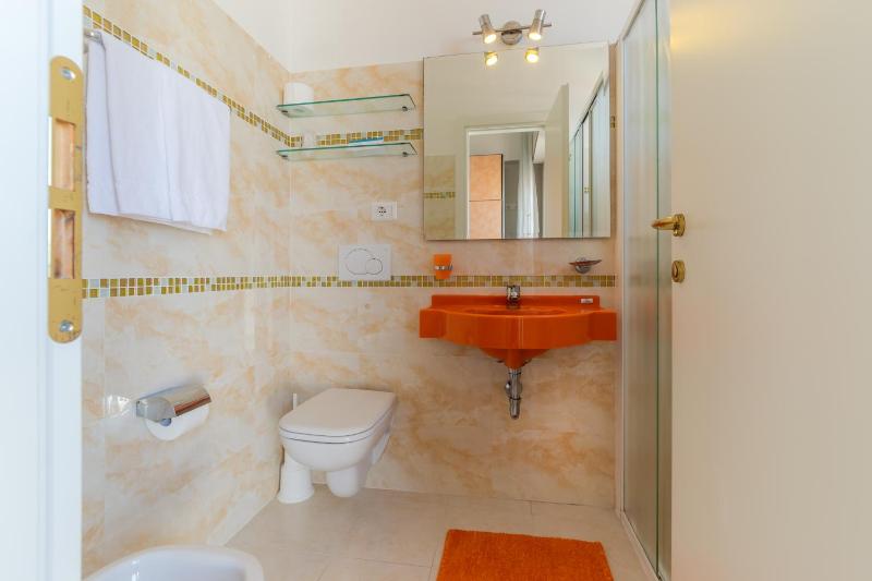 Double Room with Sea View image 4