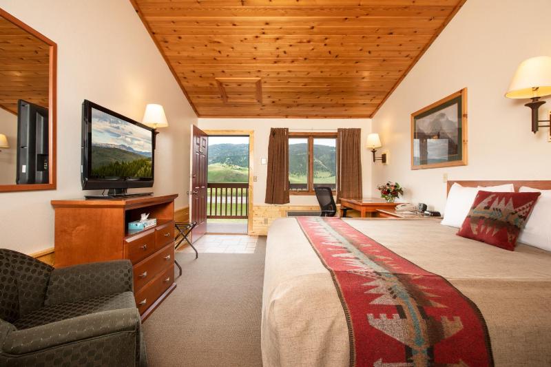 Deluxe King Room image 2