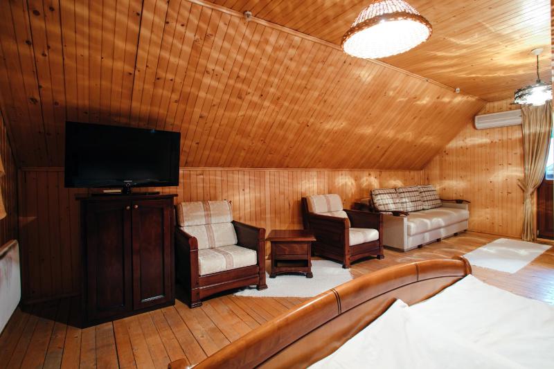Deluxe Bungalow image 2