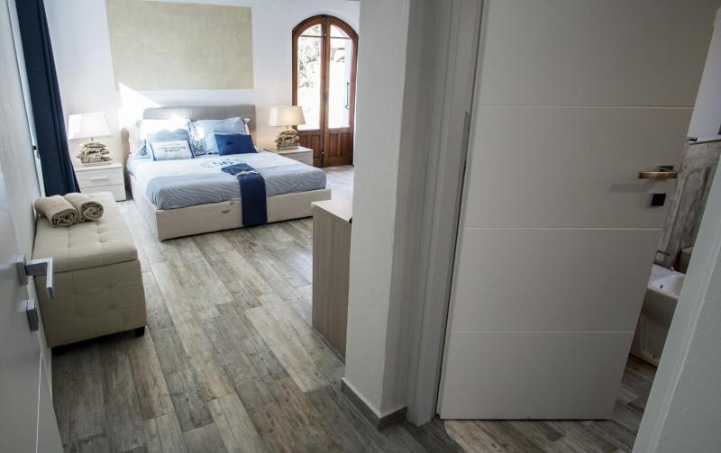Deluxe Double Room with Balcony and Sea View image 1