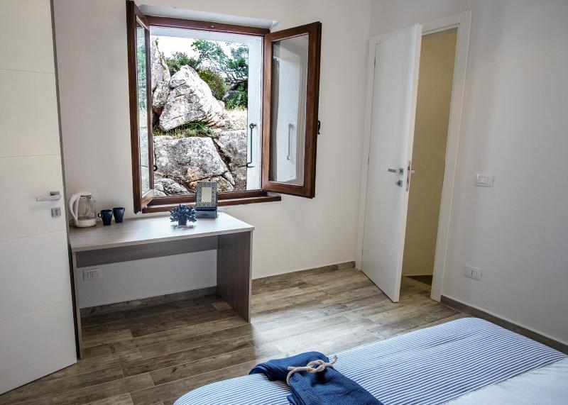 Deluxe Room image 3