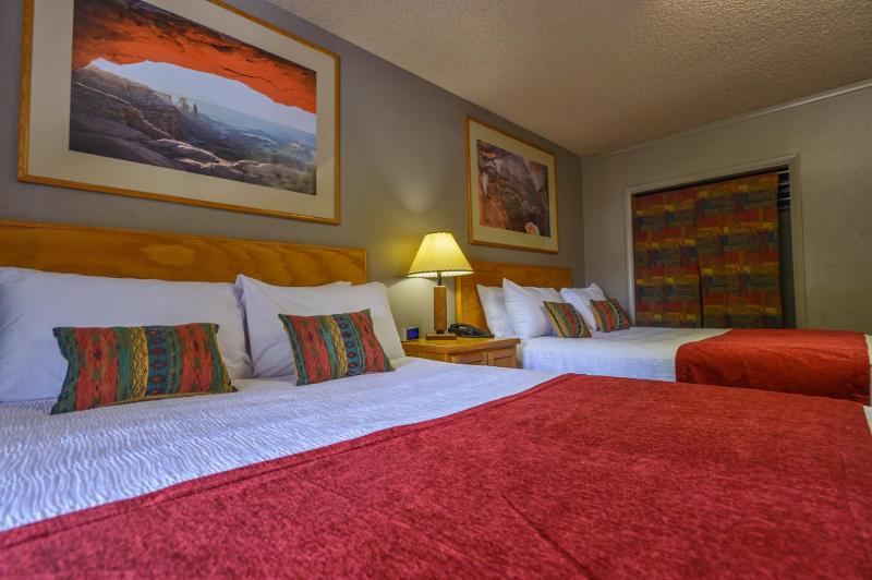 Rustic Inn - image 5