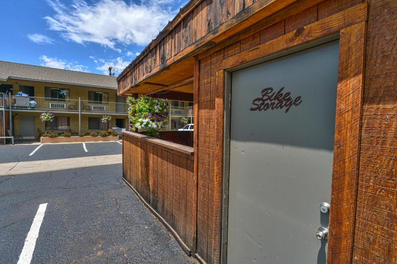 Rustic Inn - image 15