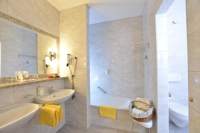 Superior Double Room image 3