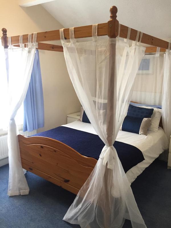 Standard Double Room with Four Poster Bed image 1
