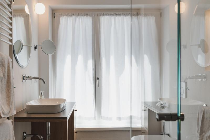 One-Bedroom Apartment with Balcony image 4