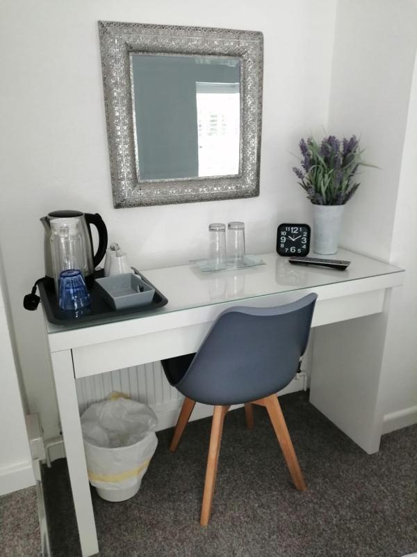 Double Room image 4