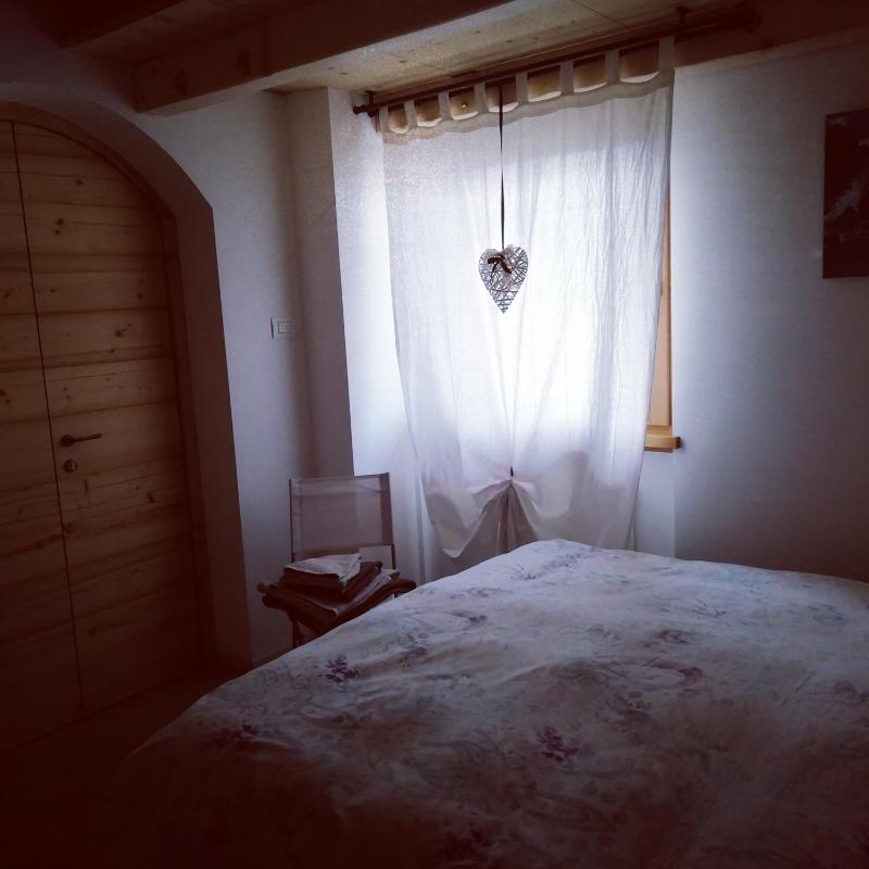 Double Room with Shared Bathroom image 3