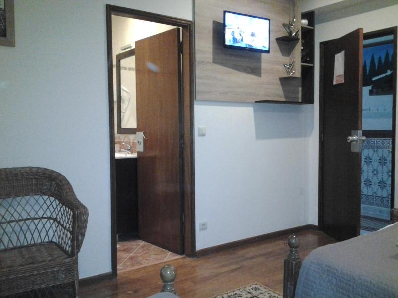 Twin Room image 4