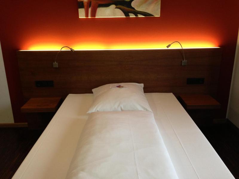 Business Single Room Frenchbed image 1