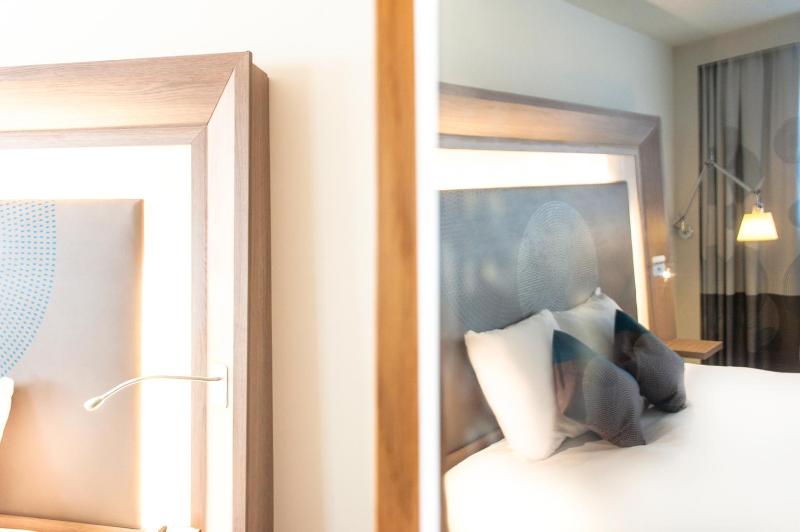 Executive Room with One Double Bed image 4