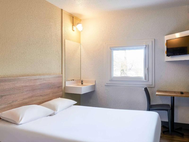Tandem Room (2 Adults) image 4