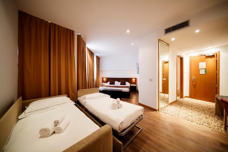Quadruple Room image 4