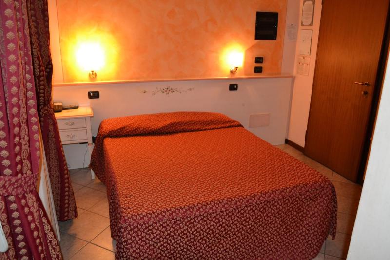 Single Room image 2