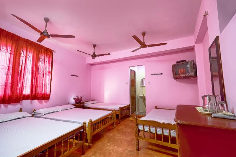 Mixed Dormitory Room image 1