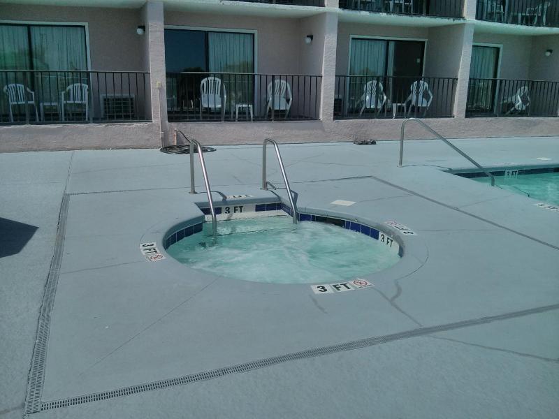 Tropical Seas Hotel - image 37