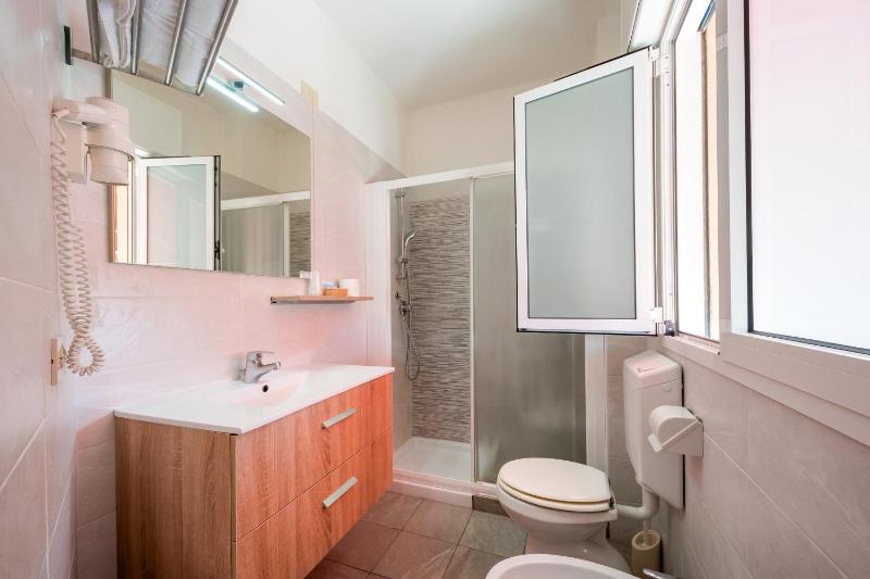 Double Room image 2