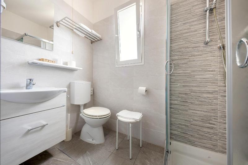 Double Room image 3