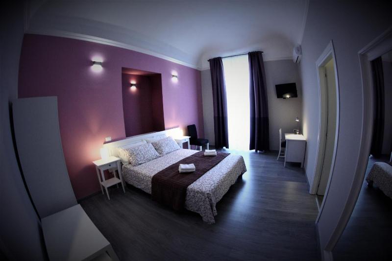 Deluxe Double Room with Balcony image 2