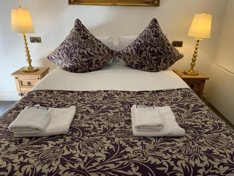 Deluxe Double Room - Dundas image 3