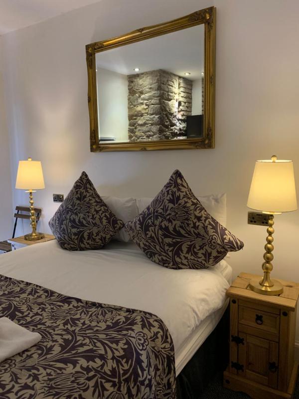 Deluxe Double Room - Dundas image 2