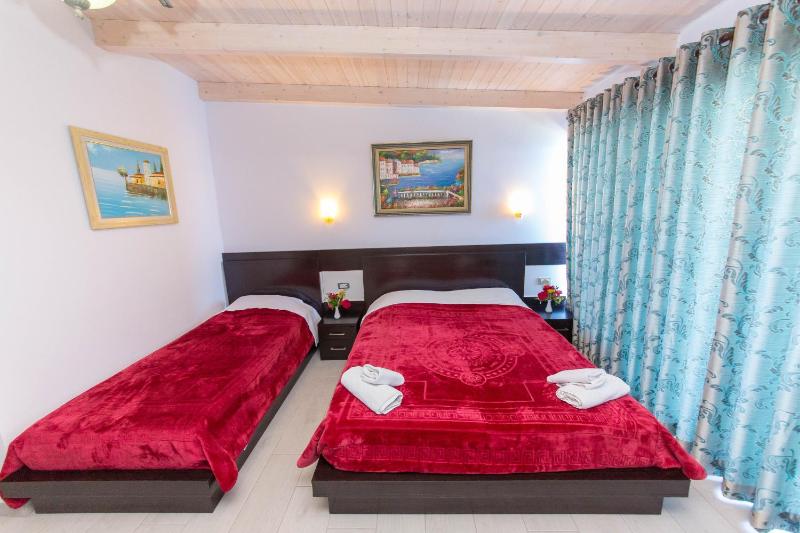 Superior Triple Room with Balcony and Sea View image 2