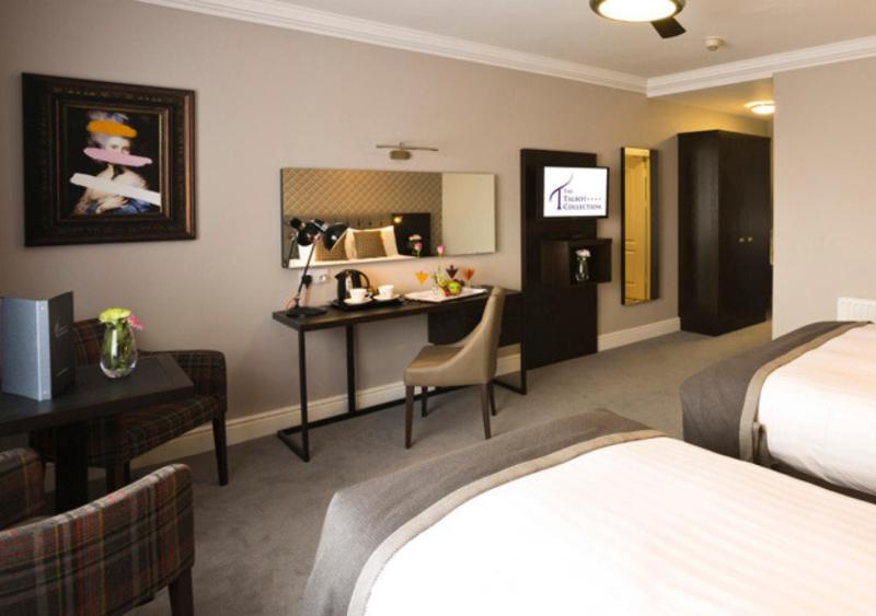 Classic Twin Room image 4