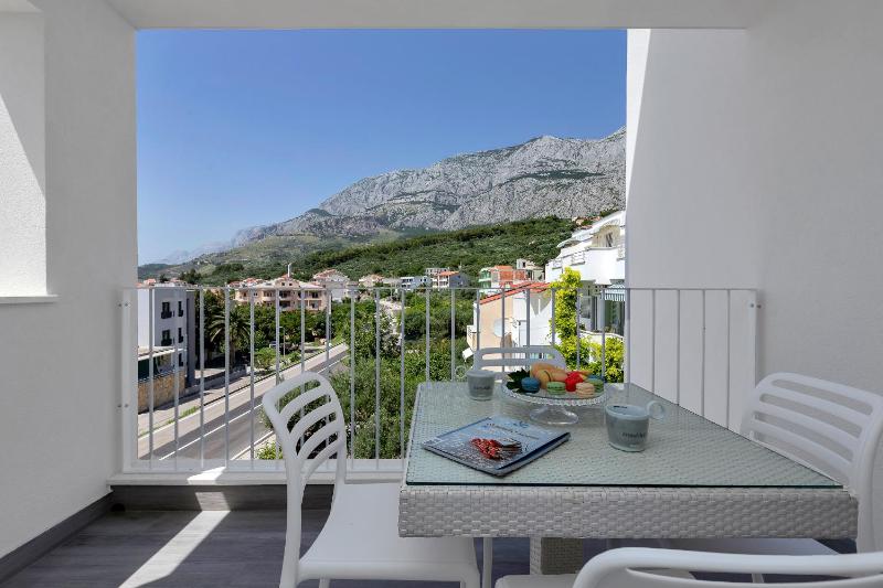 Studio Apartment with Sea View image 4