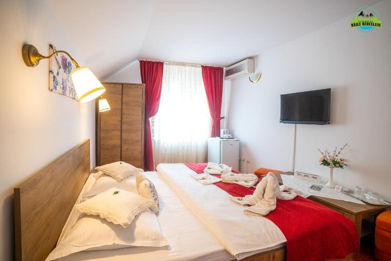 Double Room image 3