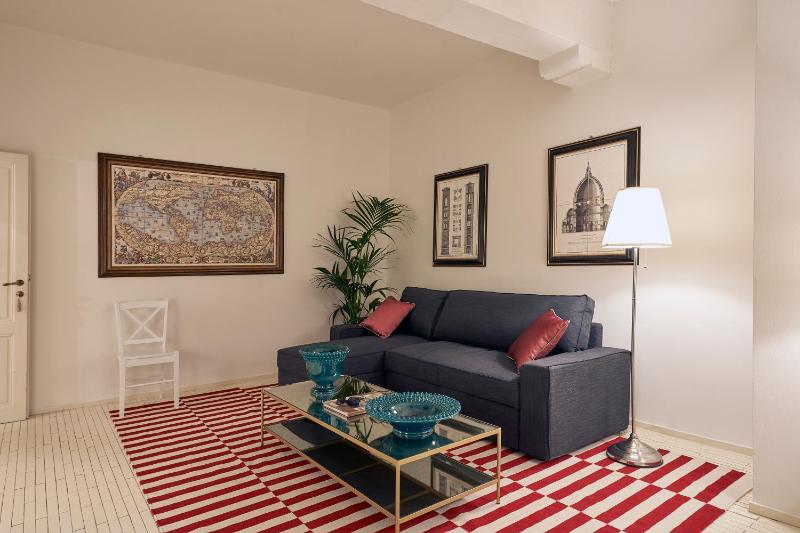 Deluxe One Bedroom Apartment image 4