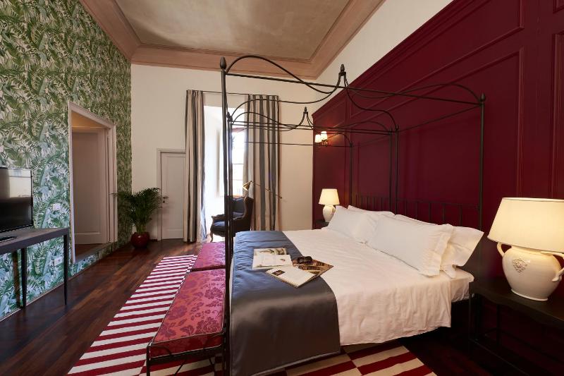 Double Room image 4