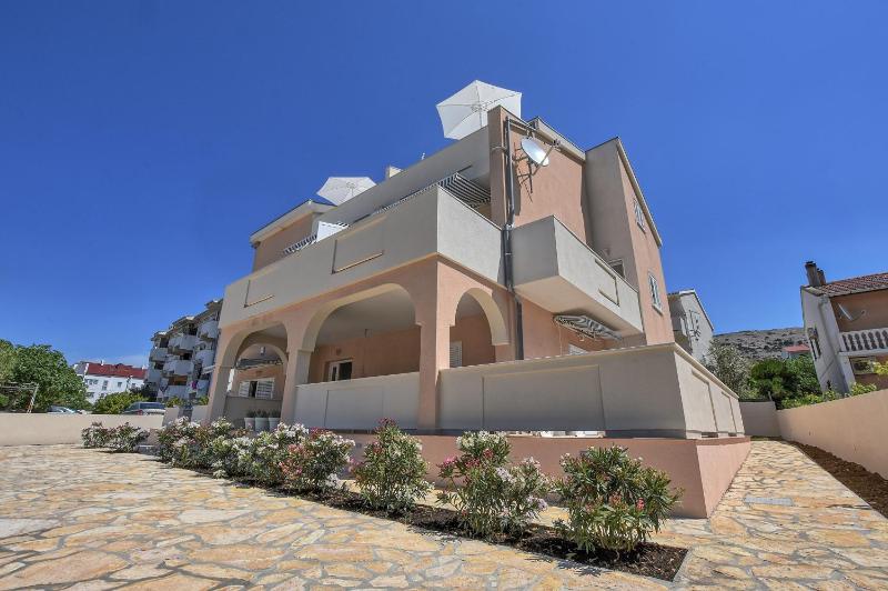Villa Magena - Modern Apartments in Pag Center - image 1