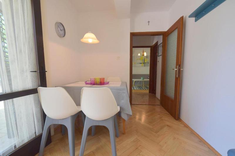 One-Bedroom Apartment image 4