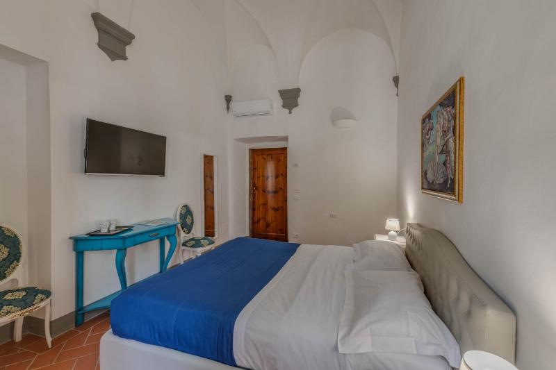 Double Room with Private External Bathroom image 3