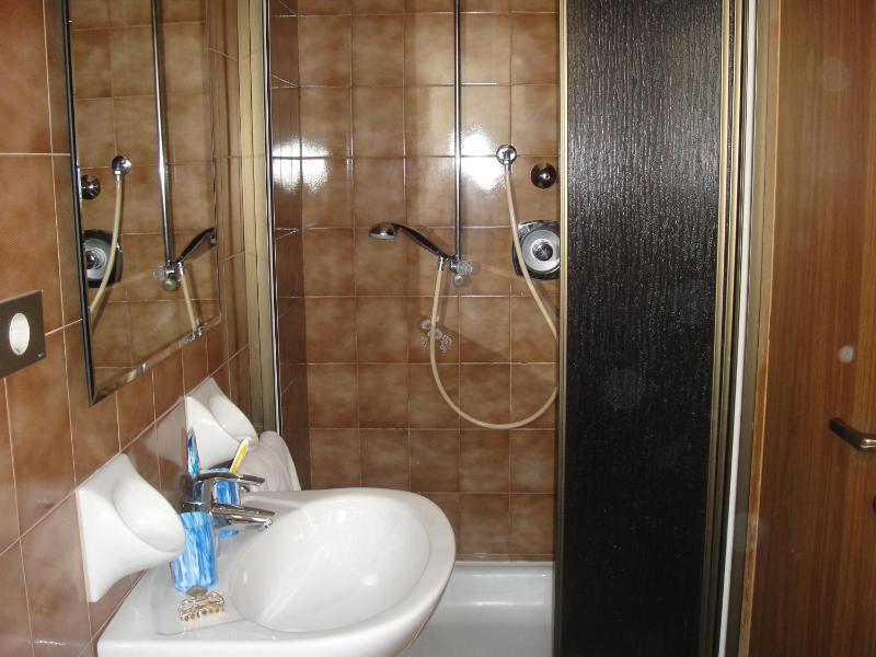 Standard Double Room with Balcony image 4