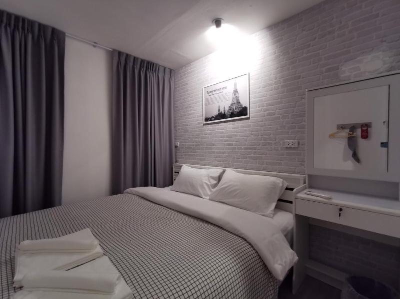 Double Room with Shared Bathroom image 3
