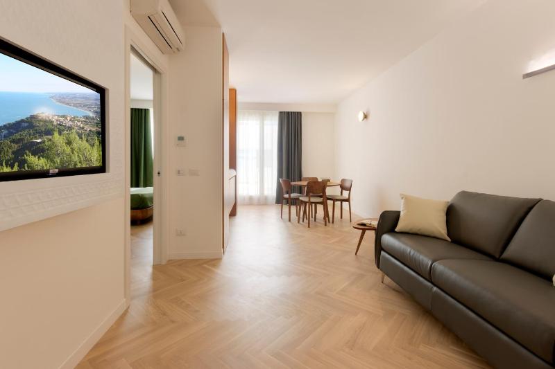 Superior Apartment image 3