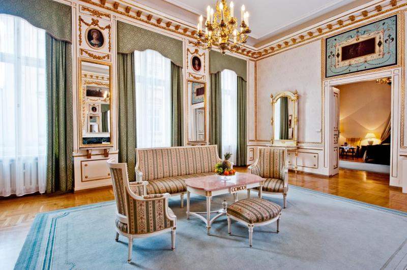Palace Suite image 3