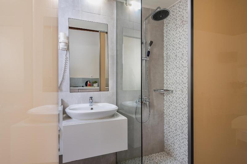 Studio with Garden View - Ground Floor image 3