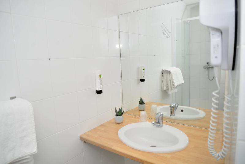 Quadruple Room image 2