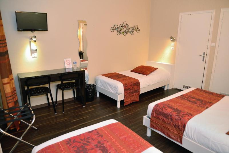 Quadruple Room image 4