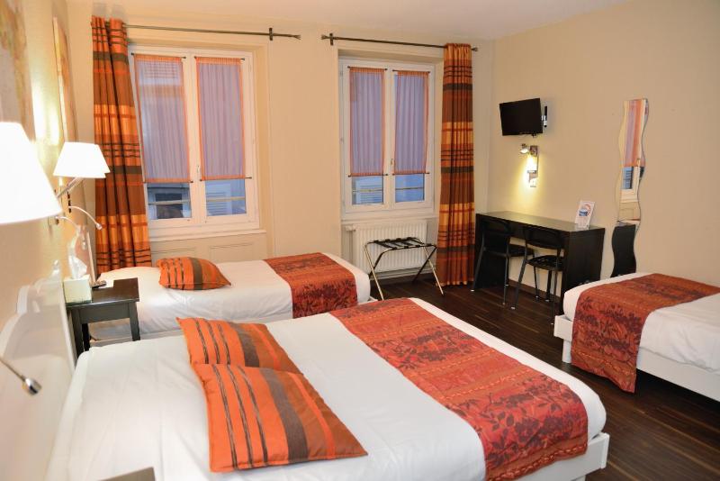 Quadruple Room image 3