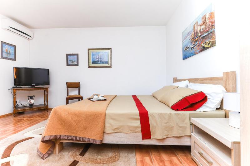 Apartment image 4