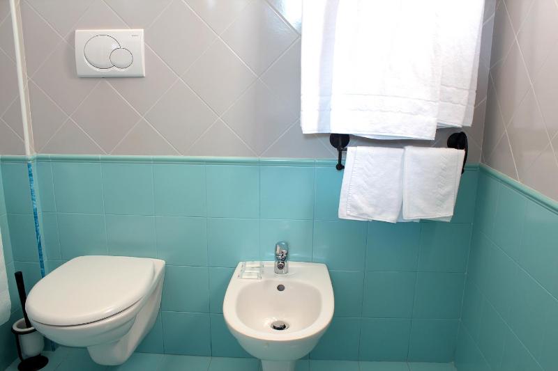Superior Triple Room image 2