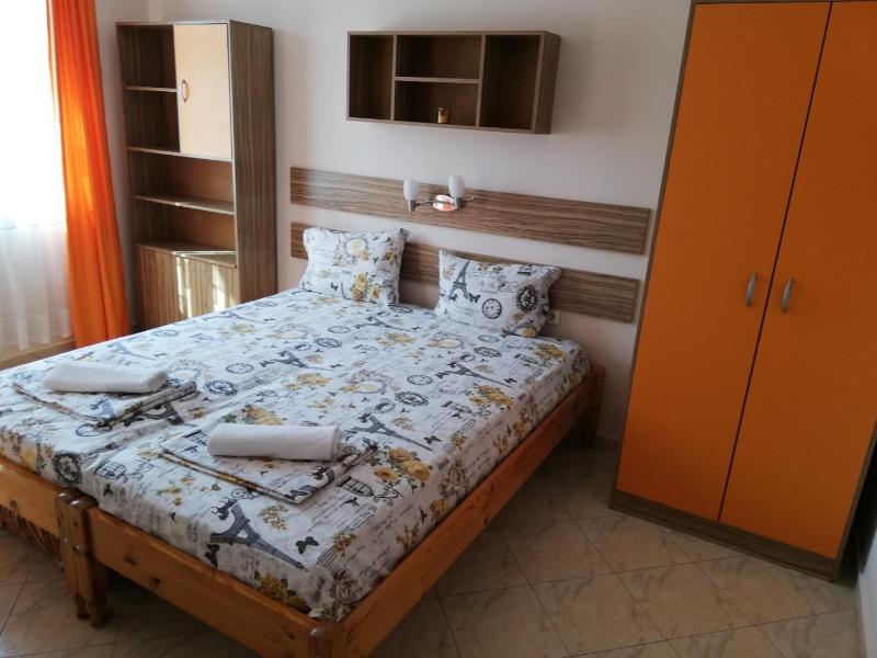 Double Room image 3